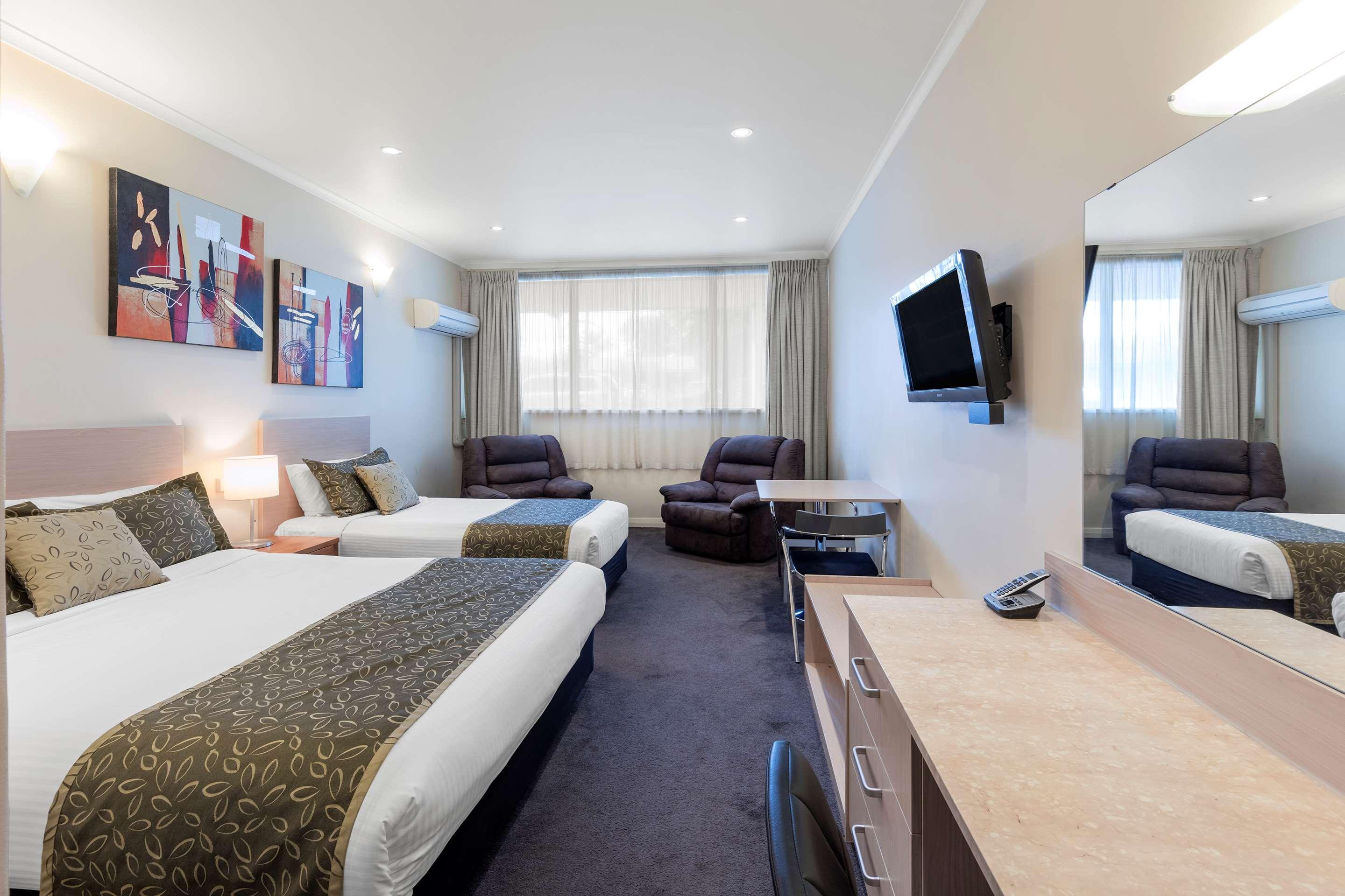 Best Western Plus Service Inn & Suites Lethbridge Eksteriør billede